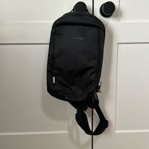 Pacsafe Vibe 325 Anti Theft Sling Pack